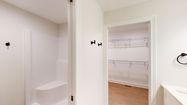 Building Photo - 3 Bedroom End Unit