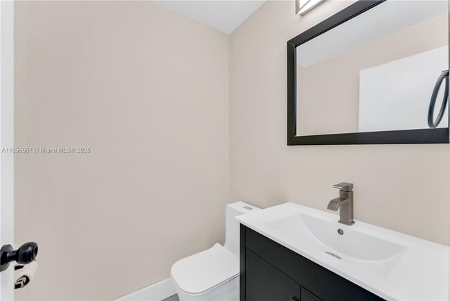 Building Photo - 10073 SW 117th Ct