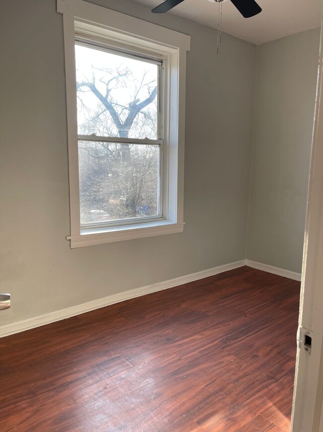 Building Photo - 3 Bedroom Unit with a Great Management Com...