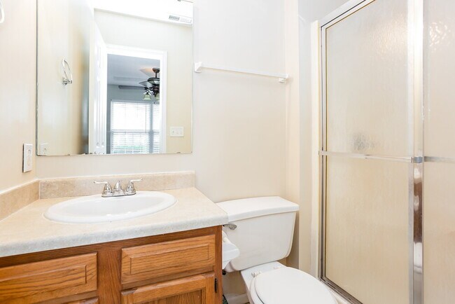 Building Photo - 44 Poplar Ct