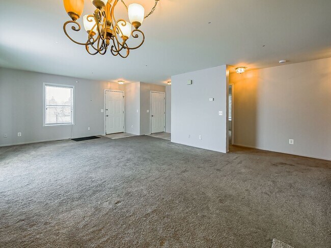 Building Photo - Spacious 3-Bedroom Home in a Great Pontiac Location!