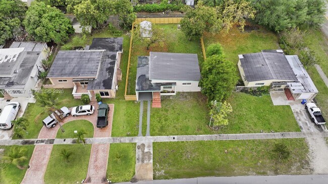 Building Photo - 1620 NE 160th St