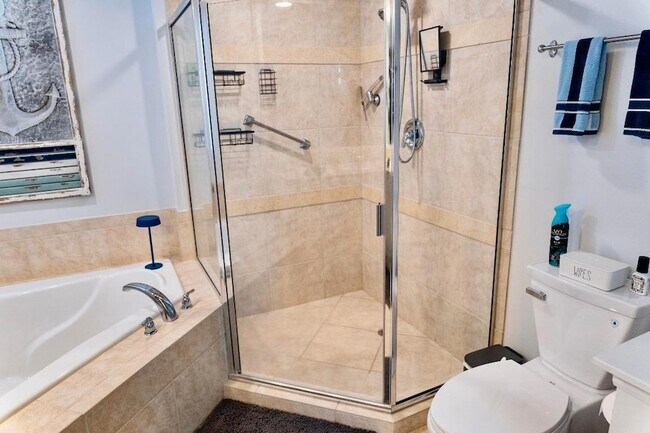 Building Photo - 815 NW Flagler Ave