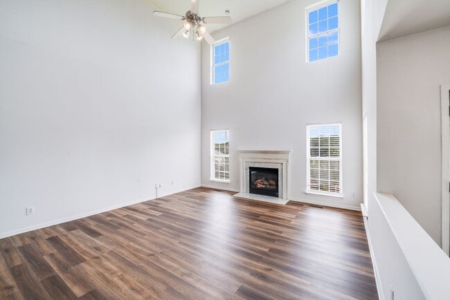 Building Photo - Enjoy Riverfront Living! Spacious 4-Bedroo...