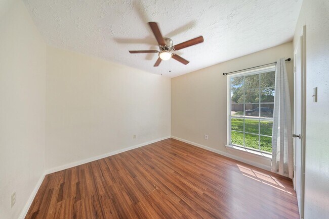 Building Photo - 15738 Tammany Ln