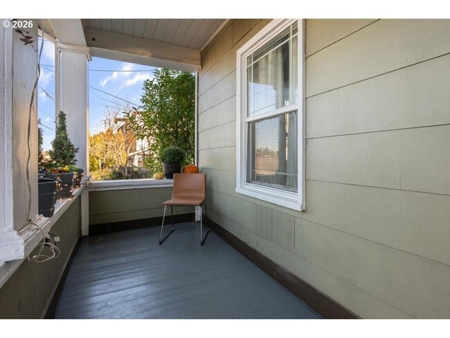 Building Photo - Classic Portland bungalow in Northeast Portland Available July 1st!