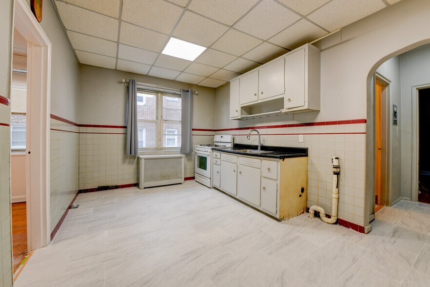 Building Photo - 71 Carmer Ave