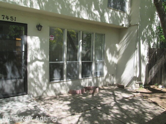Building Photo - 2 br, 2.5 bath House - 7451 Prairie Rd NE