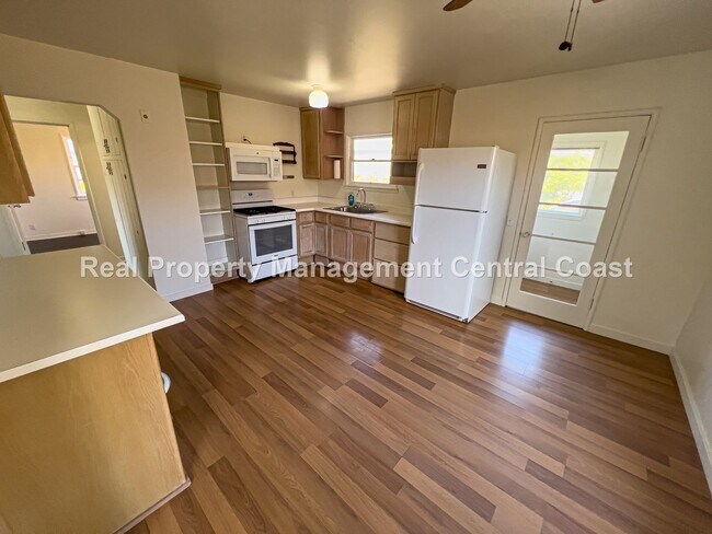 Building Photo - AVAILABLE AUGUST - Charming Morro Bay Home...