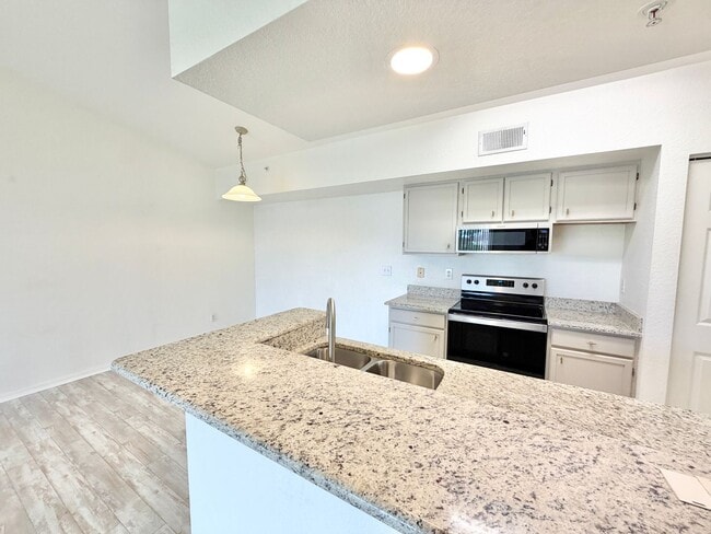 Building Photo - ** ST. CROIX ** 1 BED / 1 BATH - CONDO - GATED COMMUNITY - NORTH NAPLES - ANNUAL RENTAL