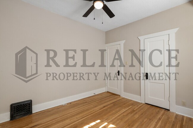 Building Photo - 410 S Estelle St