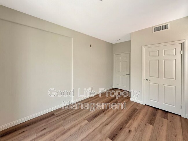 Building Photo - 350 K St