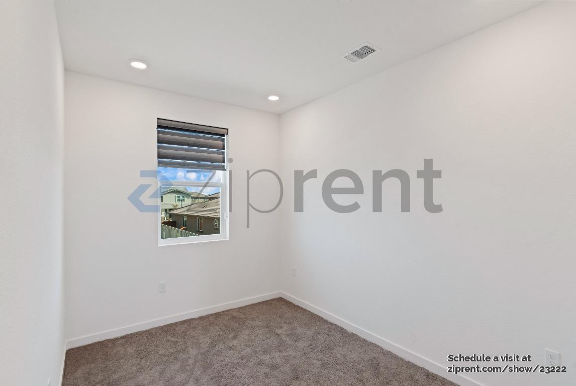 Building Photo - Unit