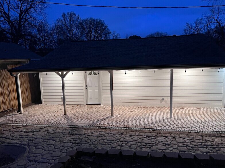 Patio Lightging - 620 Simpson St