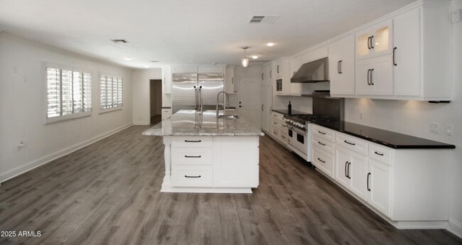 Building Photo - 4861 E Calle Redonda