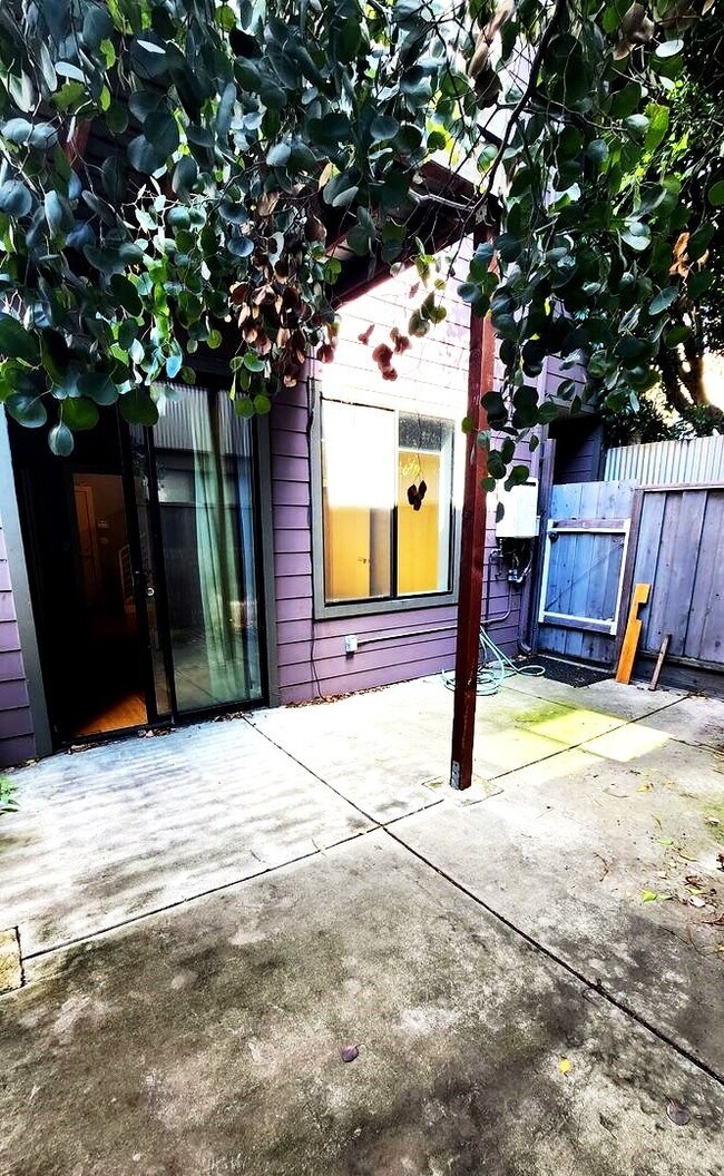 Building Photo - 3415 Haven St