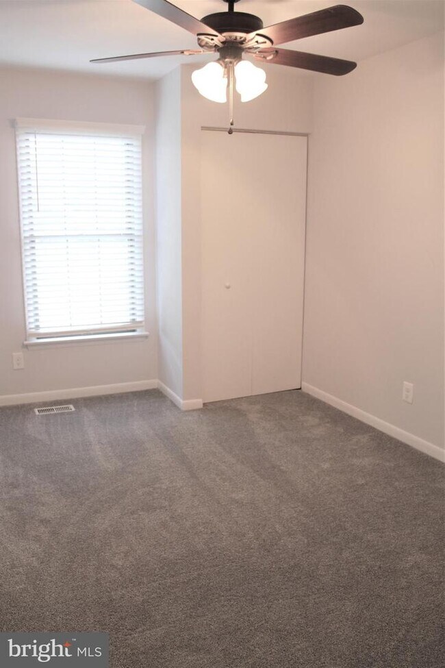 Building Photo - 27 Tudor Ct