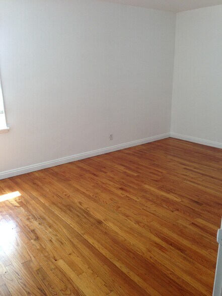 Building Photo - 5551 Noble Ave