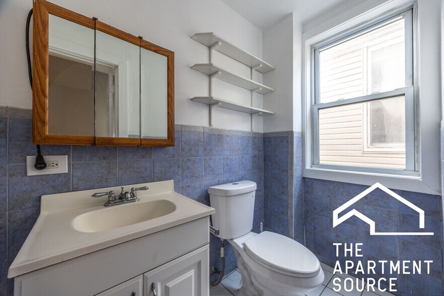 Building Photo - 2655 W Homer St