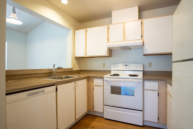 Building Photo - 1 Month FREE in Vaulted Ceiling Spacious 2-Bed 2-Bath w Major Updates!