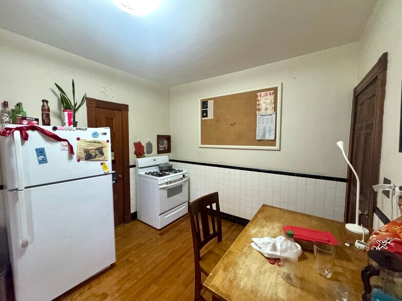 Building Photo - 195 College Ave