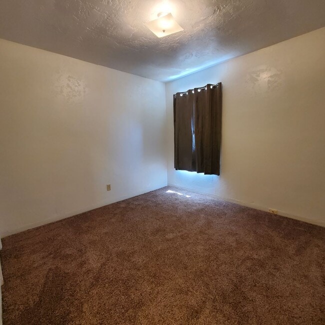Building Photo - Cozy 2 Bed, 1 Bath Home close to Burkhart ...