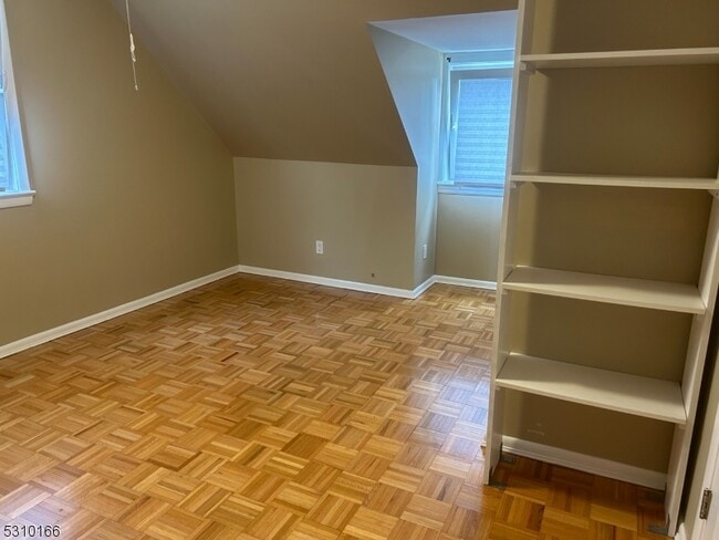 Building Photo - 15 Laurel Pl