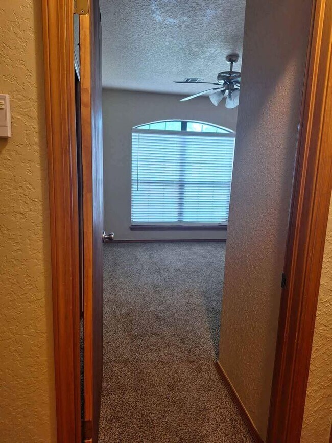 Building Photo - 1701 Pinnacle Ln