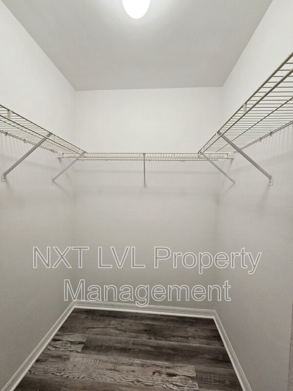 Building Photo - 1811 NE 2nd St