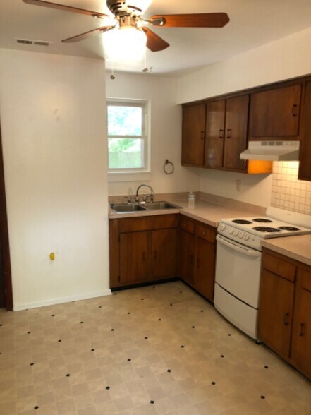 Building Photo - 2254 Wolf St