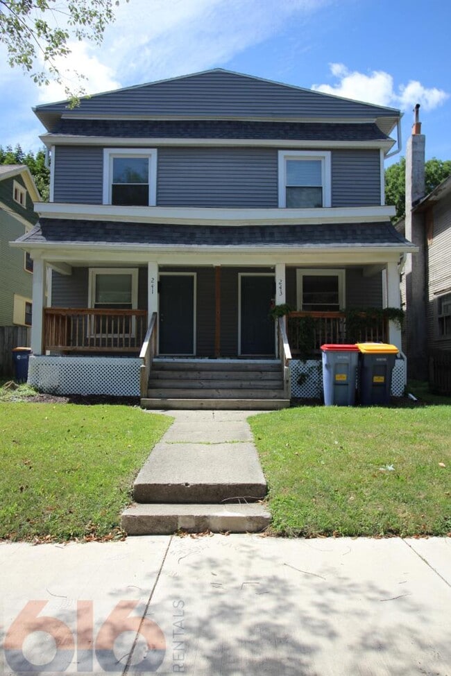 Building Photo - 241 Valley Ave NW