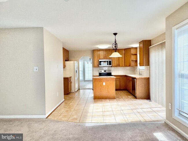 Building Photo - 9 Kimberly Dr