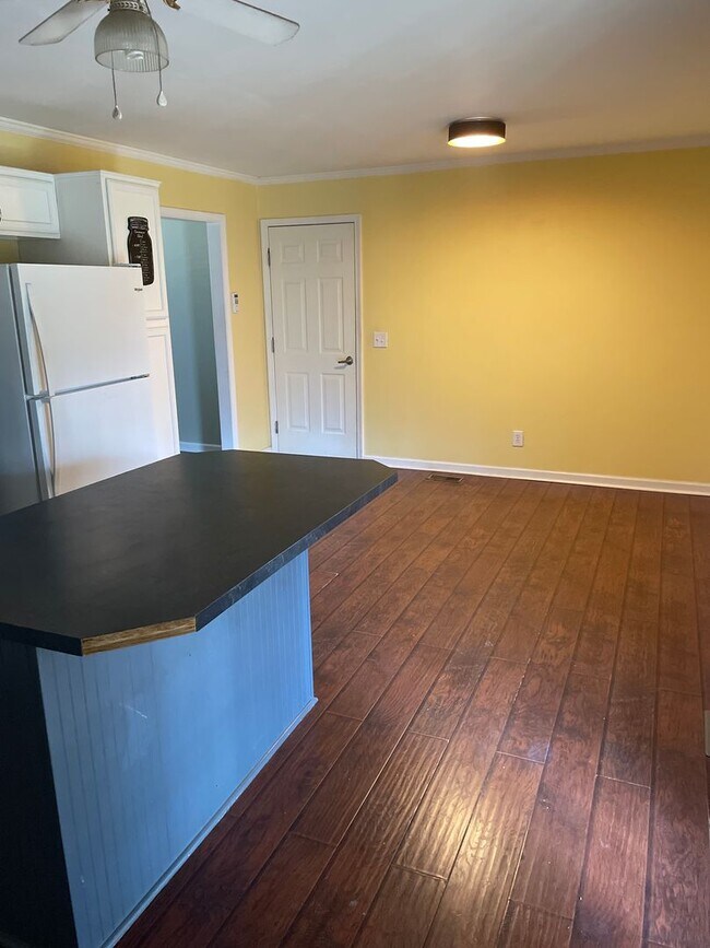 Building Photo - 1400 Vestal Rd