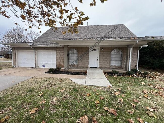 Primary Photo - 981 NW 5th St. Moore, OK 73160