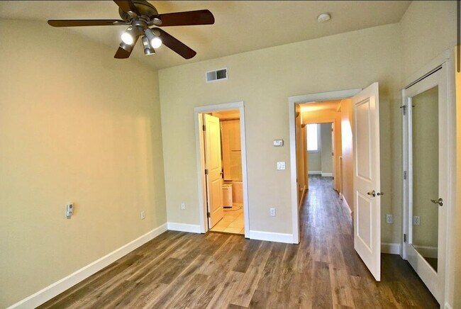 Building Photo - 201 Cahill Park Dr