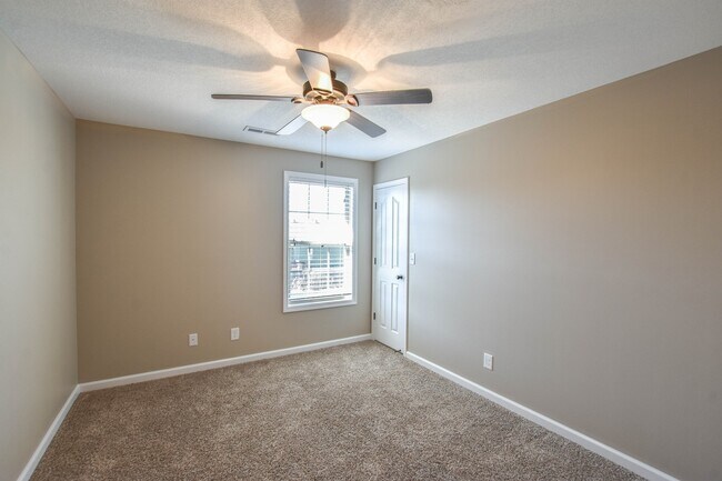 Building Photo - Pet Friendly in Fox Crossing!