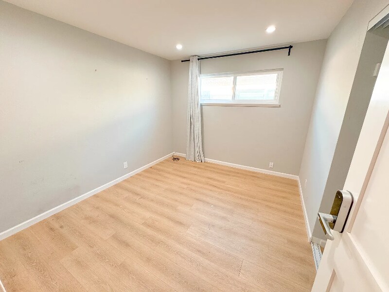 Building Photo - 12 Linden Ave