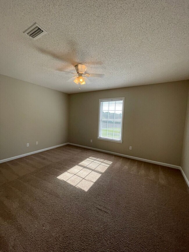 Building Photo - Wood Creek Subdivision!