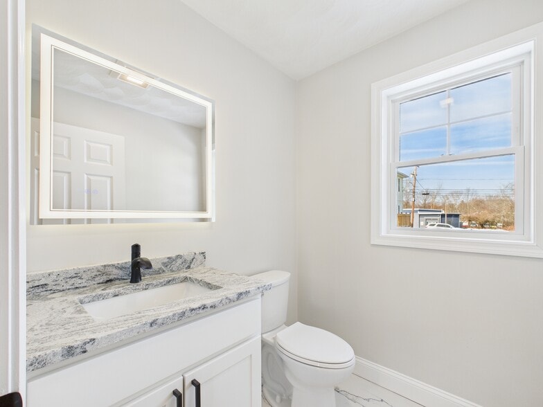 Building Photo - 27 Becker Ave