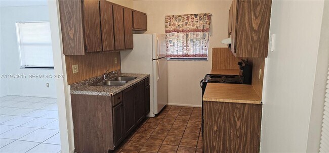 Building Photo - 6899 Pembroke Rd