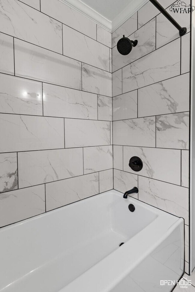 Building Photo - 1644 Ardath Ave