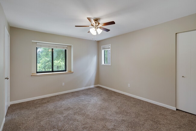Building Photo - 1843 Fernspring Cove