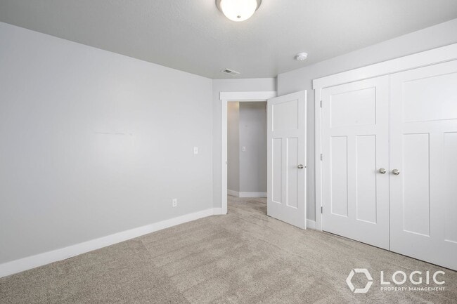 Building Photo - Beautiful Townhome for Rent!