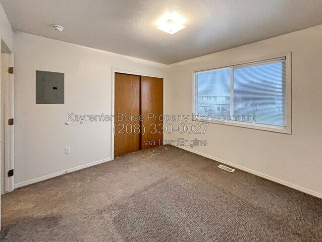 Building Photo - 252 Elbridge St E