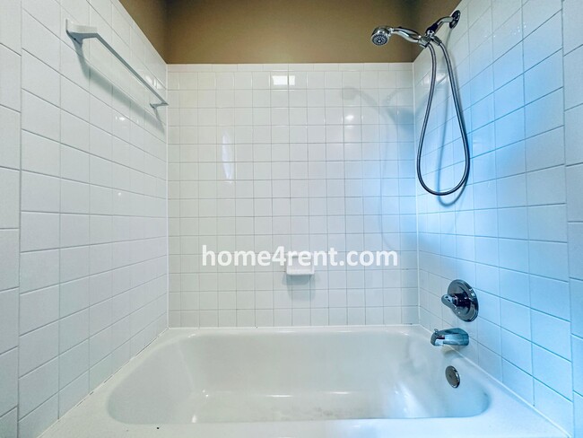 Building Photo - Beautifully Renovated Home in Olathe with a Finished Basement!