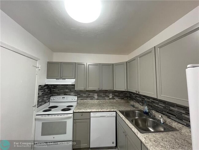 Building Photo - 2180 NE 67th St