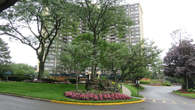 Building Photo - 1 Bay Club Dr