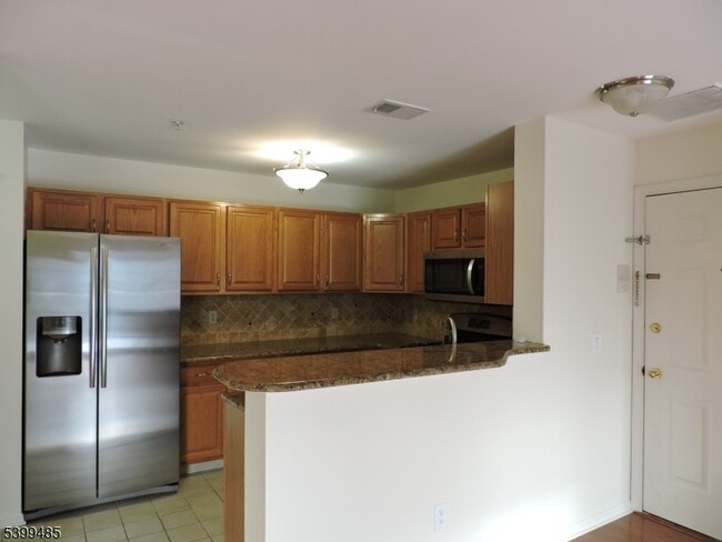 Building Photo - 44 Ridgedale Ave