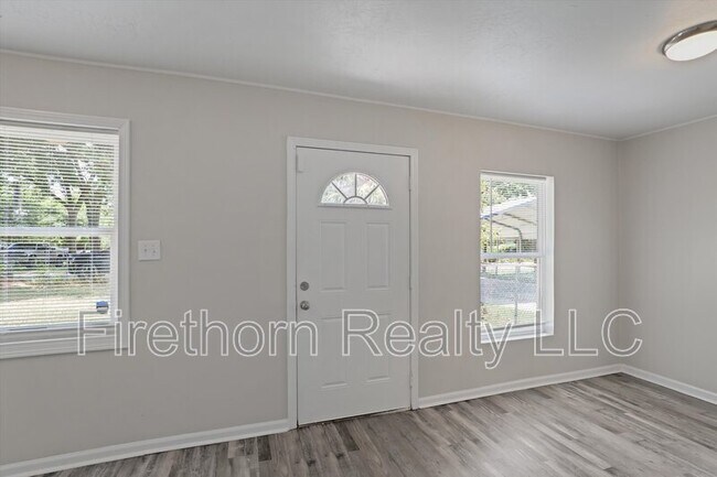 Building Photo - 2528 Luz Dr
