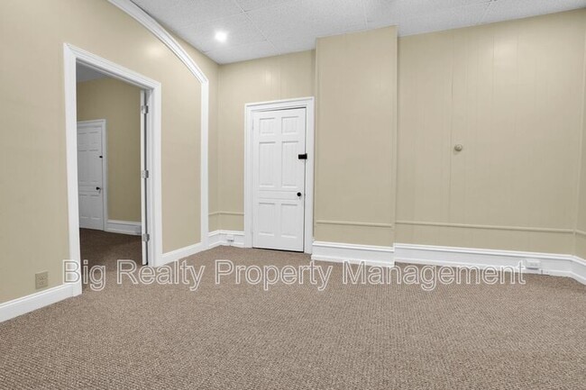 Building Photo - 72 N Main St